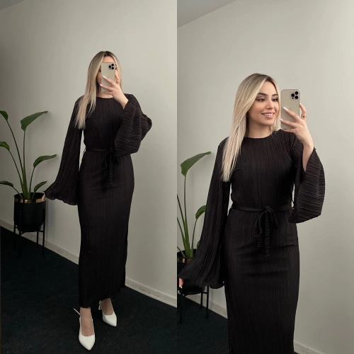 Siyah Piliseli Elbise