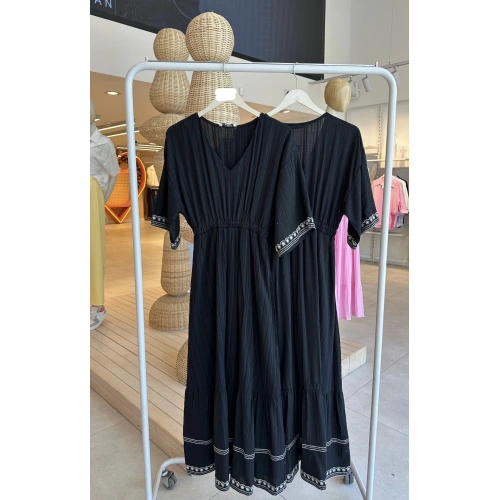 Siyah İşleme Detaylı Müslin Elbise