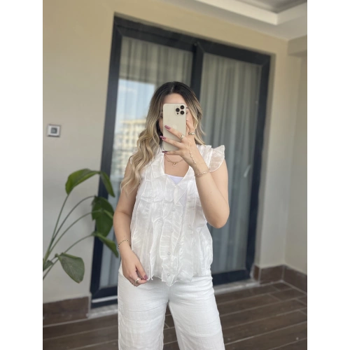 Beyaz Kolsuz Fırfırlı Gömlek