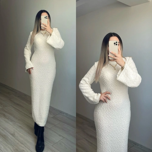 Dokulu Beyaz Triko Elbise