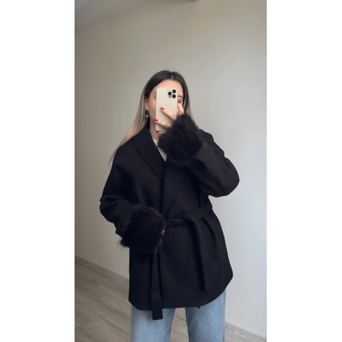 Kol Detay Kaşe Kaban Siyah