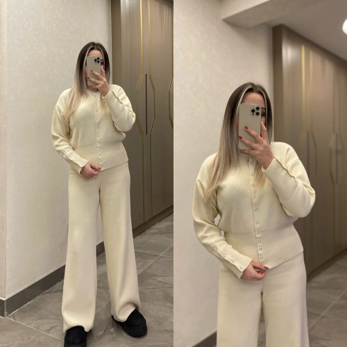 Ekru Çıtçıtlı Çelik Triko Takım