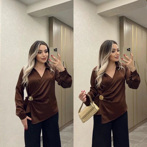 Gold Toka Detaylı Kahverengi Saten Bluz