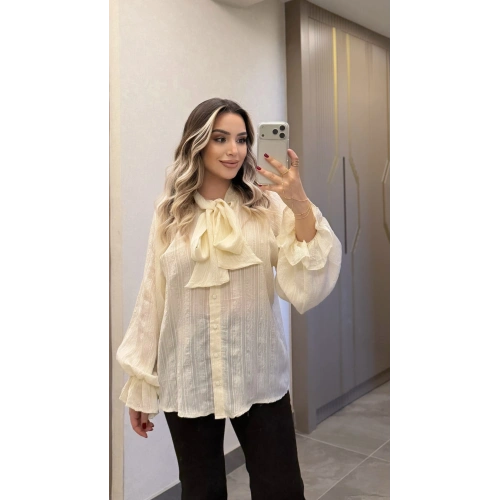 Ekru Fularlı Tensel Gömlek