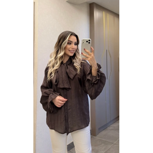 Acı Kahve Fularlı Tensel Gömlek