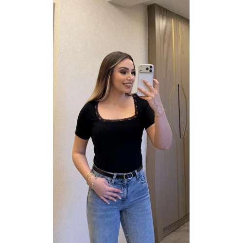 Siyah Önü Dantelli Kare Yaka Body