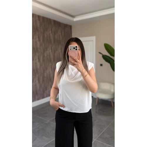 Beyaz Degaje Yaka Bluz
