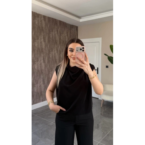 Siyah Degaje Yaka Bluz