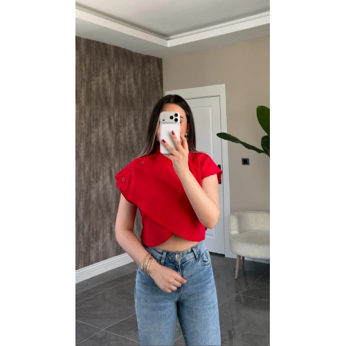 Omzu Düğme Detaylı Kırmızı Bluz