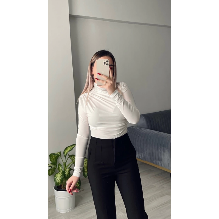 Beyaz Büzgülü Bluz