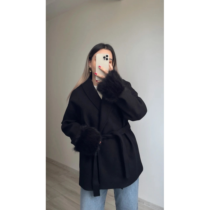 Kol Detay Kaşe Kaban Siyah