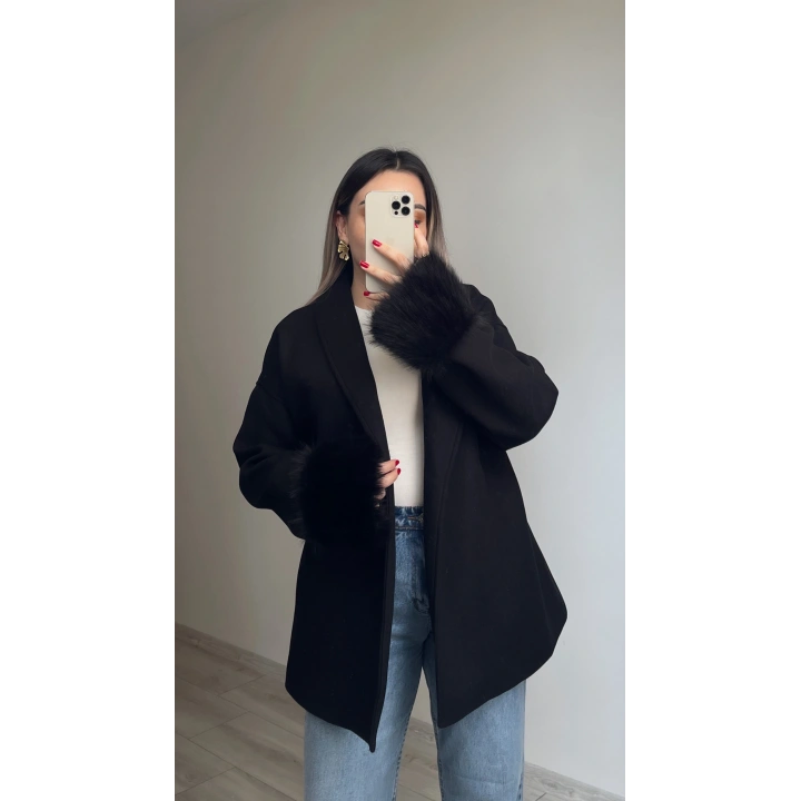 Kol Detay Kaşe Kaban Siyah