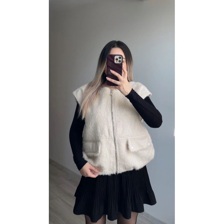 Ekru Tüylü Yelek