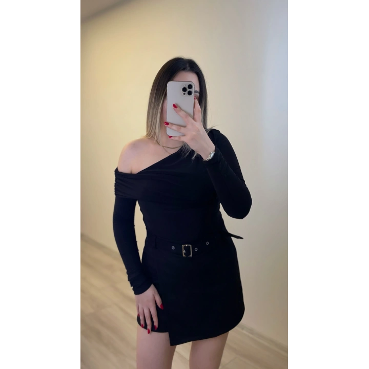 Siyah Omuz Detaylı Bluz