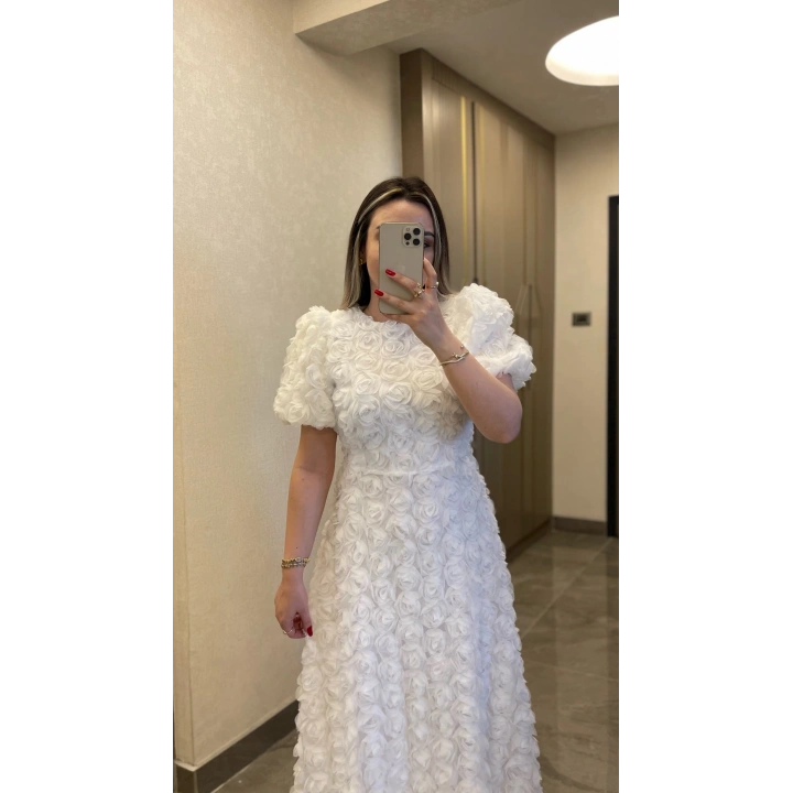 3 Boyutlu Beyaz Elbise