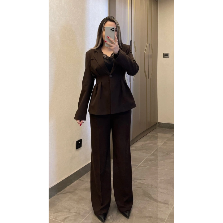 Pileli Belden Oturmalı Acı Kahve Blazer Takım