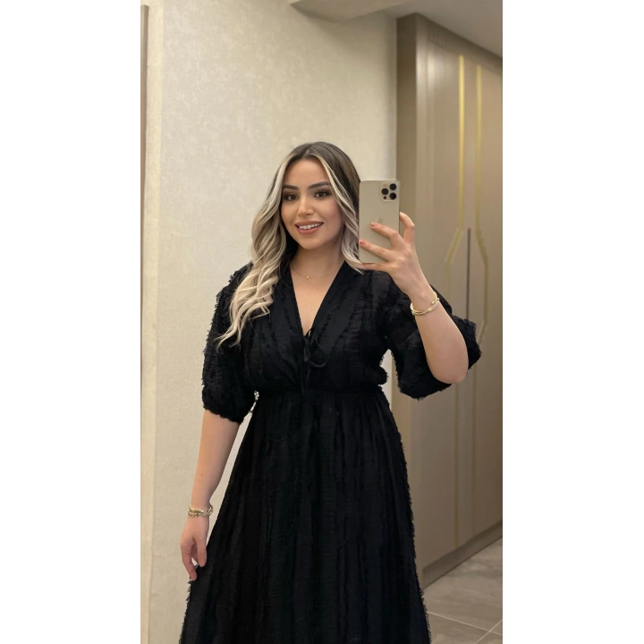 Siyah Püsküllü Elbise