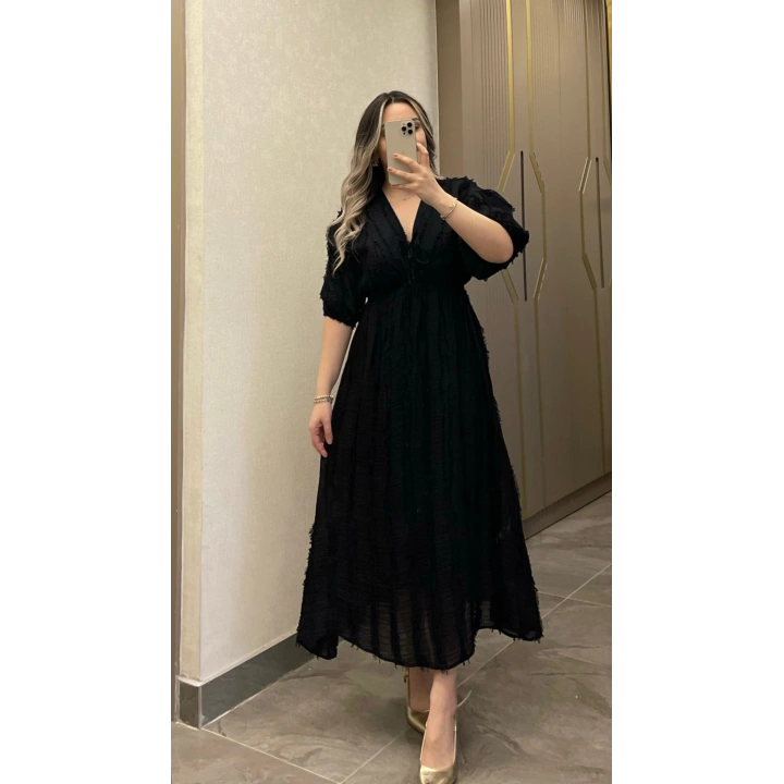 Siyah Püsküllü Elbise