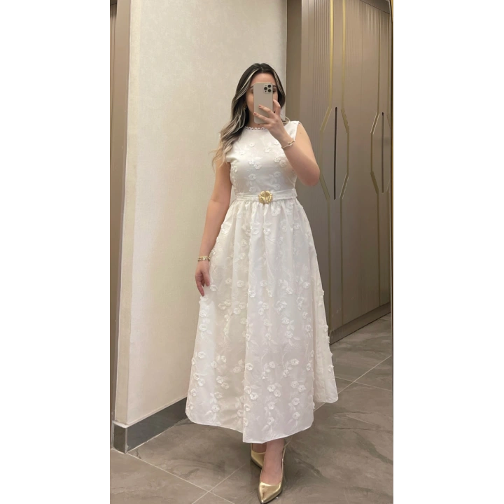 Kabartma Çiçekli Brode Elbise Beyaz