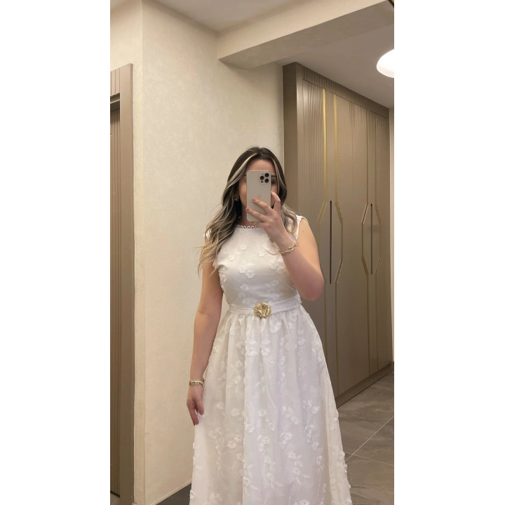 Kabartma Çiçekli Brode Elbise Beyaz