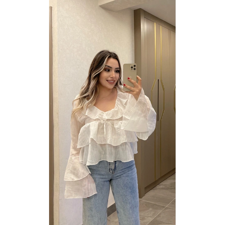 Beyaz Fırfırlı Bluz