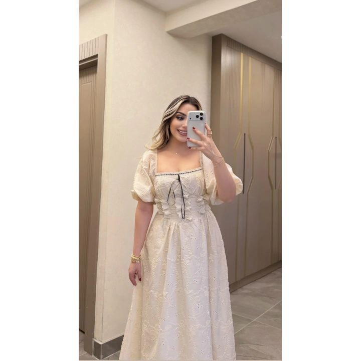 Dantel Detaylı Bej Brode Elbise