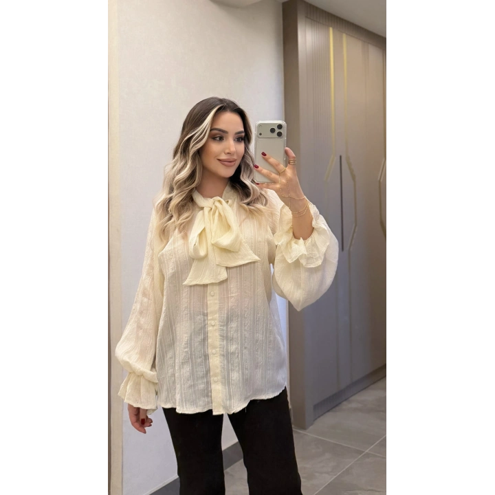 Ekru Fularlı Tensel Gömlek