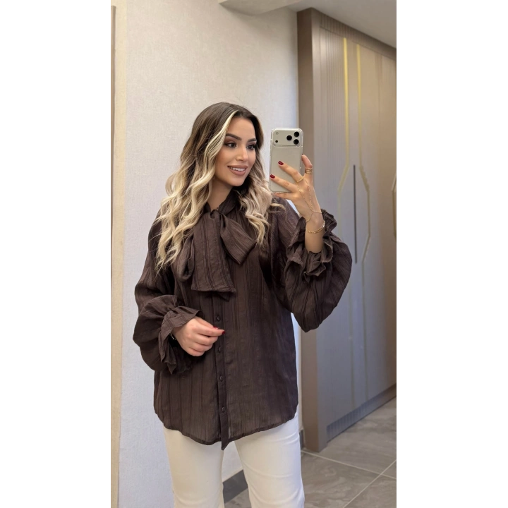 Acı Kahve Fularlı Tensel Gömlek