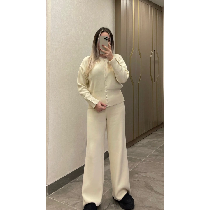 Ekru Çıtçıtlı Çelik Triko Takım