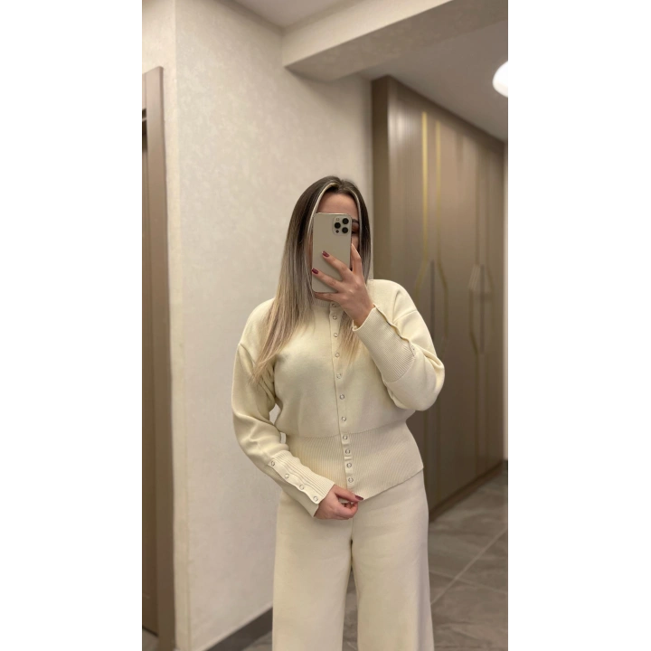 Ekru Çıtçıtlı Çelik Triko Takım