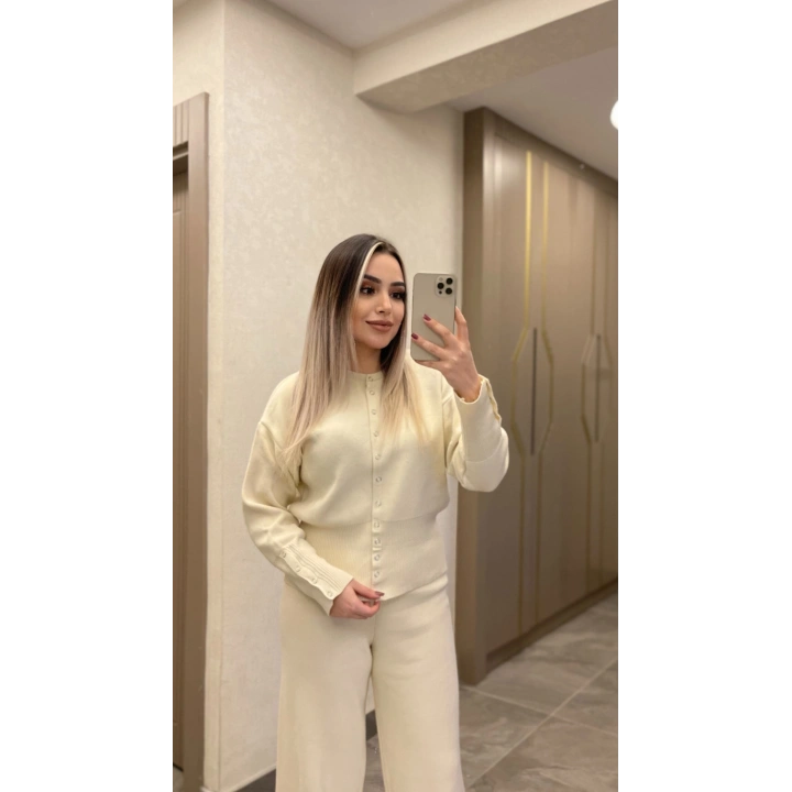 Ekru Çıtçıtlı Çelik Triko Takım