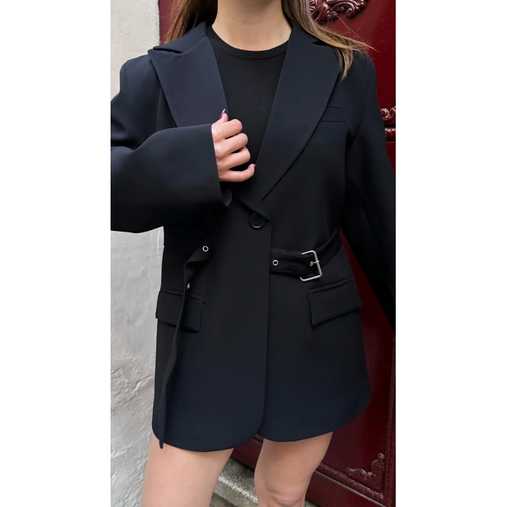 Kemer Detaylı Siyah Blazer Takım