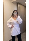 Açık Yaka Beyaz Gömlek