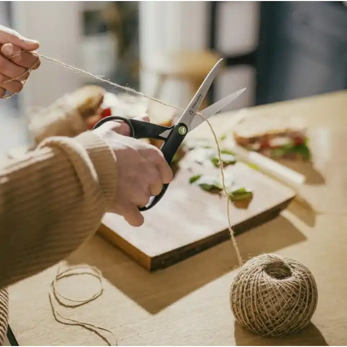 FISKARS BAHÇE VE KUMAŞ MAKASI (21cm)