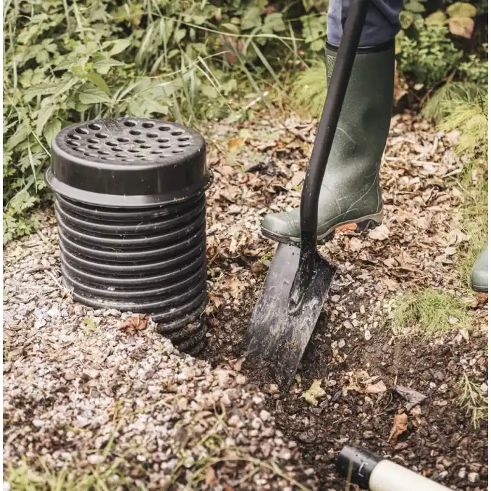 FISKARS ERGONOMIK PRO AĞIR İŞ KÜREĞİ SİVRİ UÇ