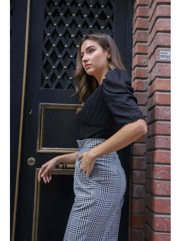 Büzgü Kollu Bluz - SİYAH