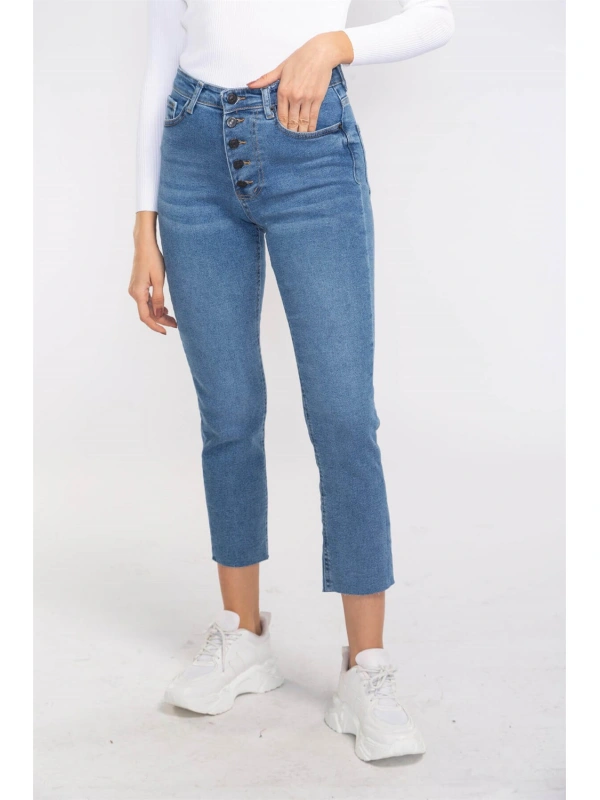 Düğme Detaylı Kesik Paça Slim Fit Jean-MAVİ
