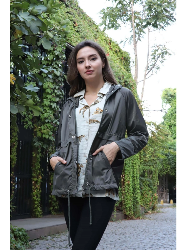 Kapüşonlu Kordonlu Yağmurluk - HAKİ