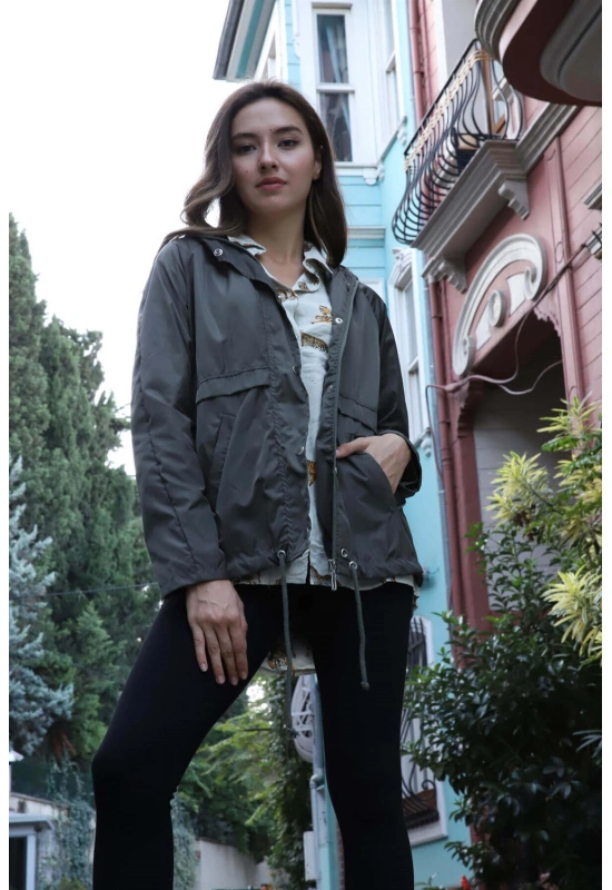 Kapüşonlu Kordonlu Yağmurluk - HAKİ