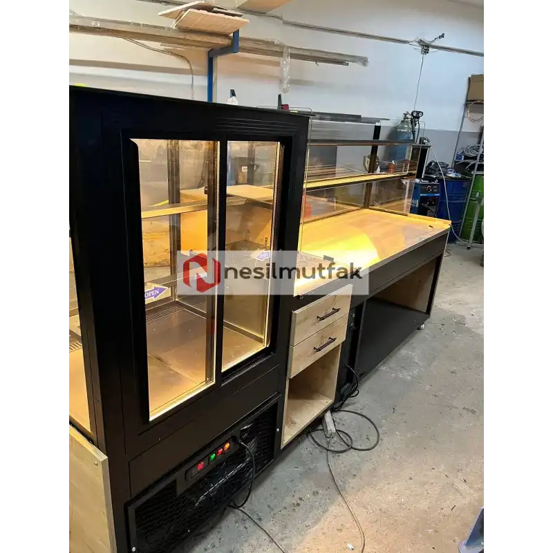 Börek Tezgahı ve Pasta Tatlı Dolabı