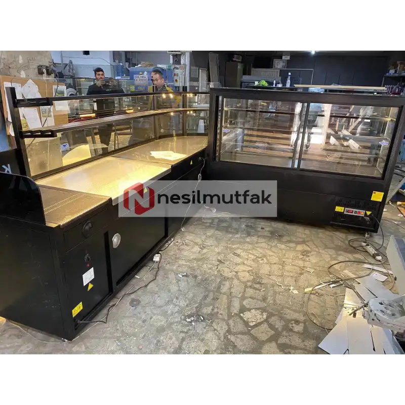 Böreklik Baklava Tezgahı ve Pasta Dolabı Ahşap Dekorlu