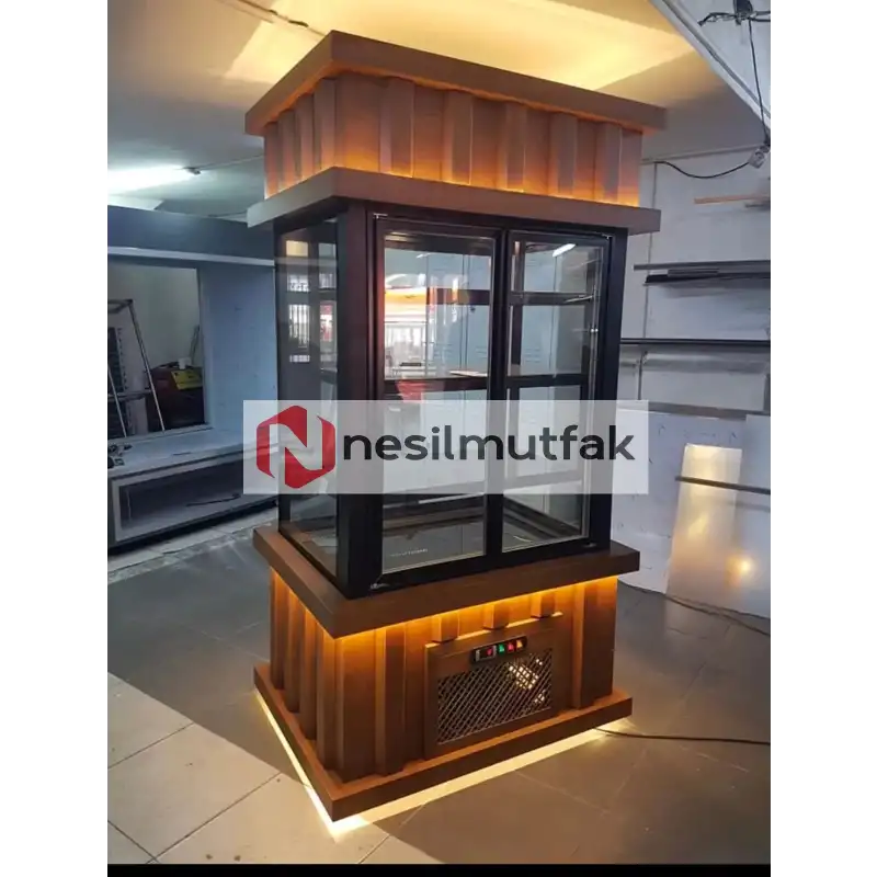 Dik Model Ahşap Dekorlu Pasta Dolabı