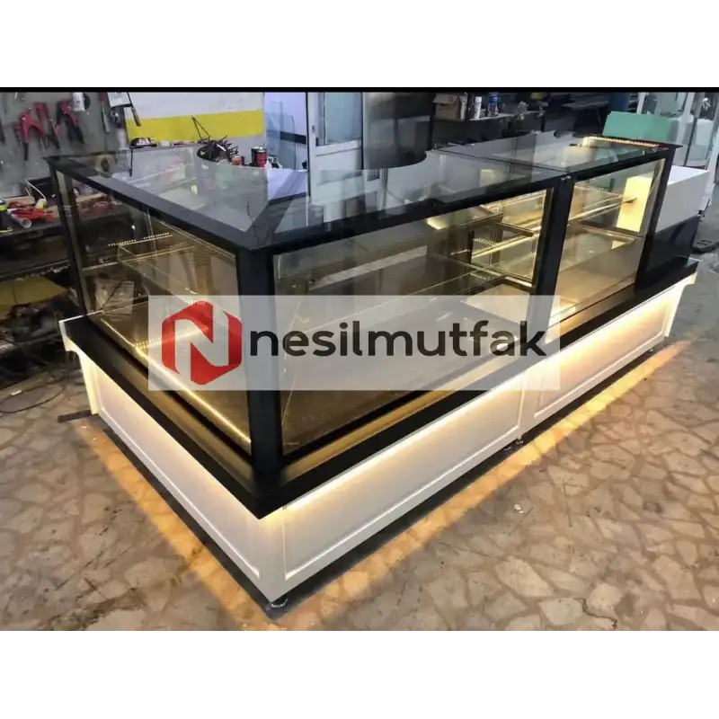 Pasta Dolabı Beyaz Ahşap Dekorlu