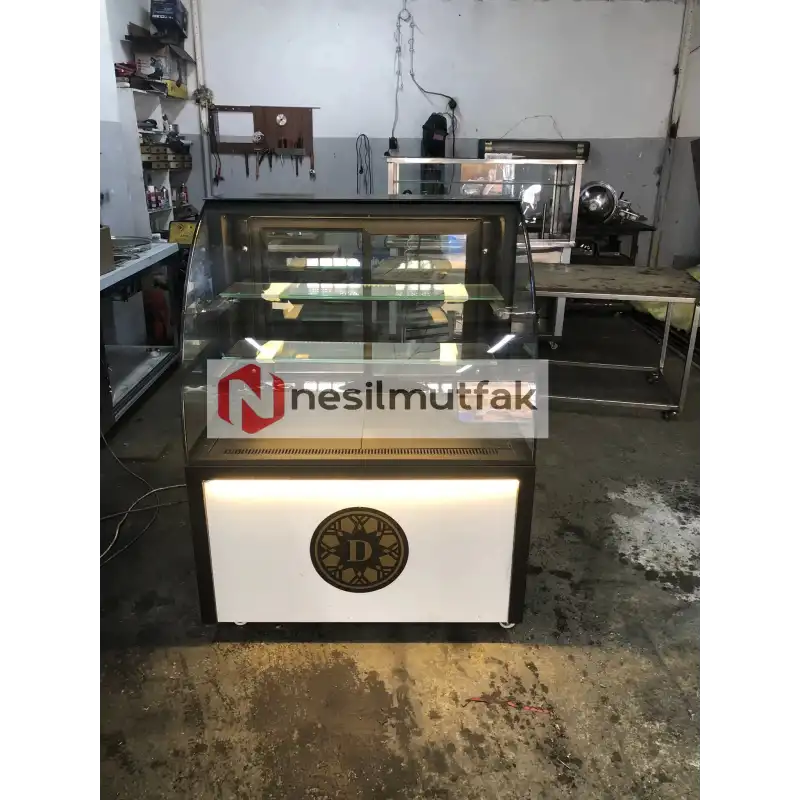 Pasta Dolabı Bombe Camlı Beyaz Model