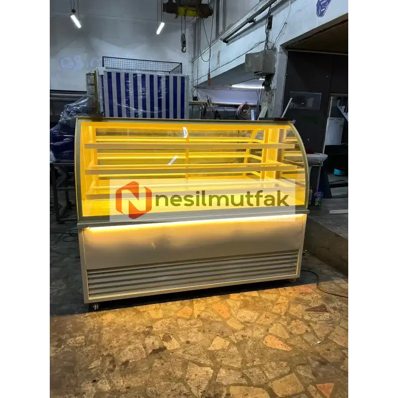 Pasta Tatlı Dolabı Bombe Camlı