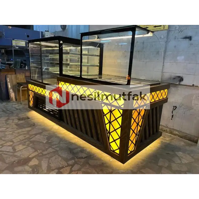 Pasta Tatlı Dolabı ve Kahvaltı Bölümü