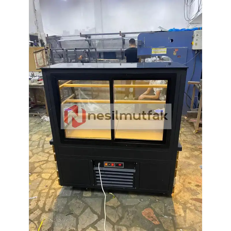 Pasta Teşhir Dolabı Ahşap Dekorlu