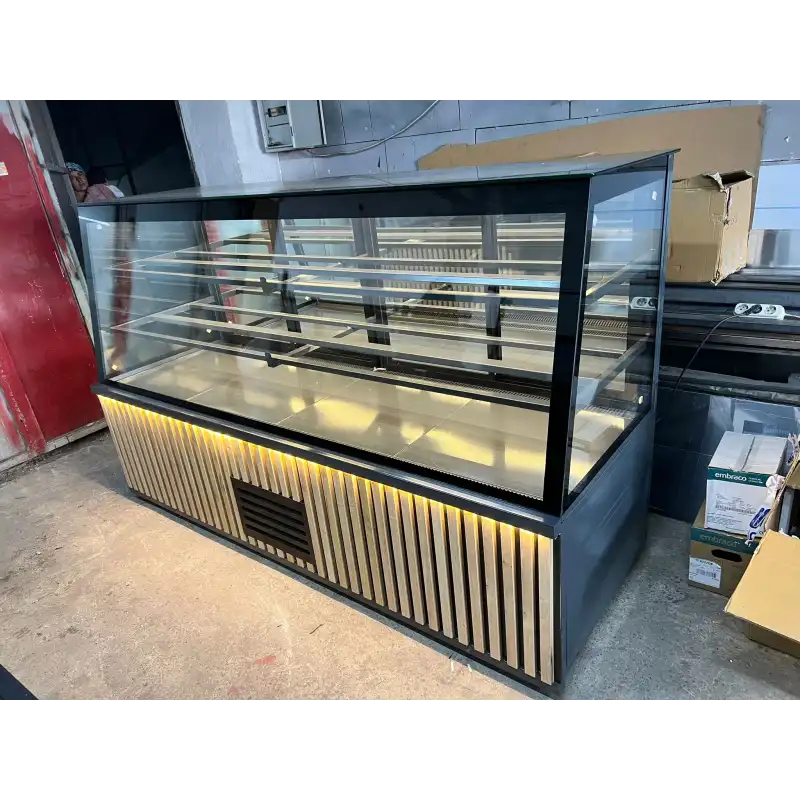 Pasta Teşhir Dolabı