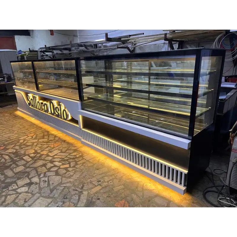 Pasta Dolabı ve Baklava Tezgahı