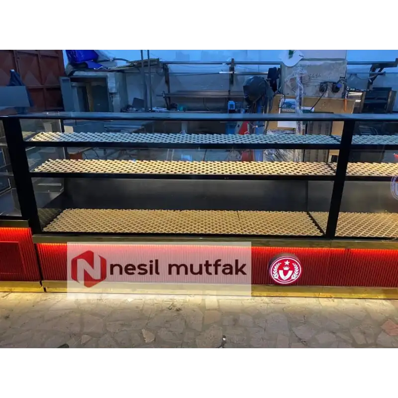 Pasta Tatlı Dolabı ve Ekmeklik Tezgahı